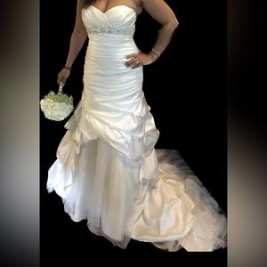 Anya bridal gown. Ivory size 10